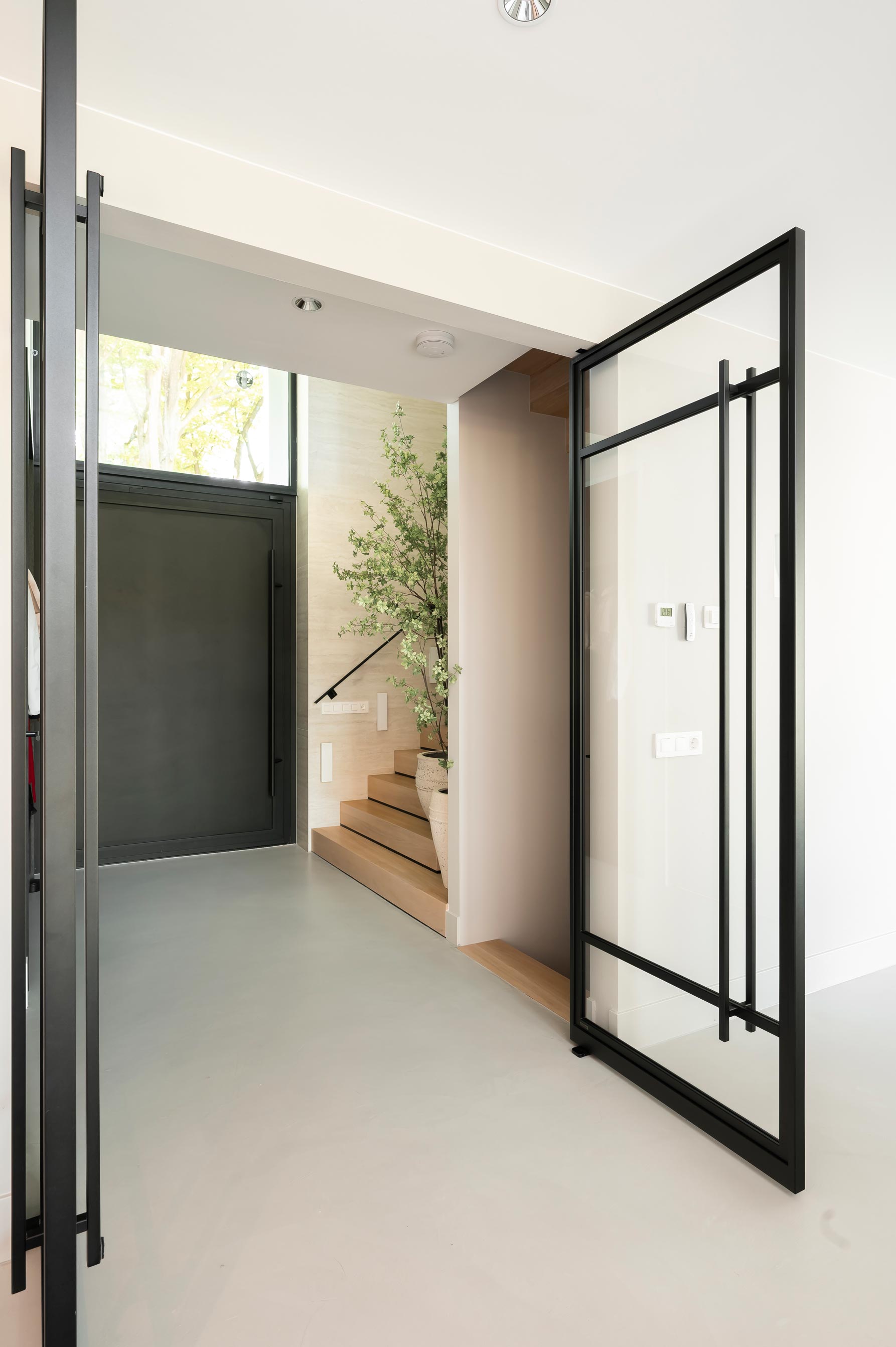 ALK  62f8500 trap villa Oosterbeek LR 3